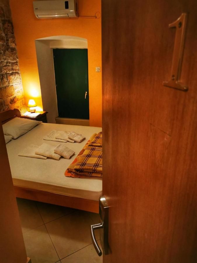 Хостелы Old Town Homestel Котор-11