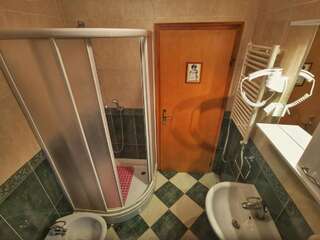 Хостелы Old Town Homestel Котор Стандартный двухместный номер с 2 отдельными кроватями-2